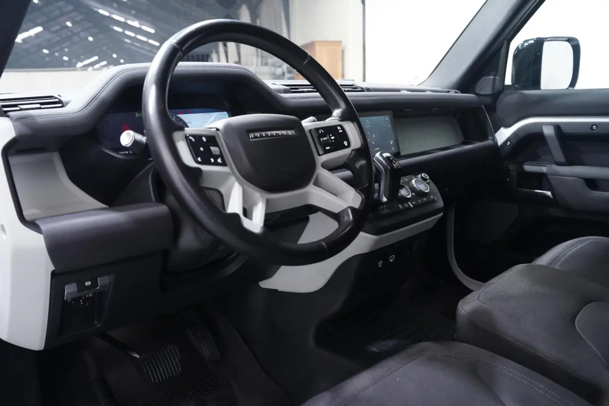 3.0 D250 Grijs Kenteken 3-Zits Lang, Front Runner Dakdrager, 360 Camera, Navi, Trekhaak 3.500 kg