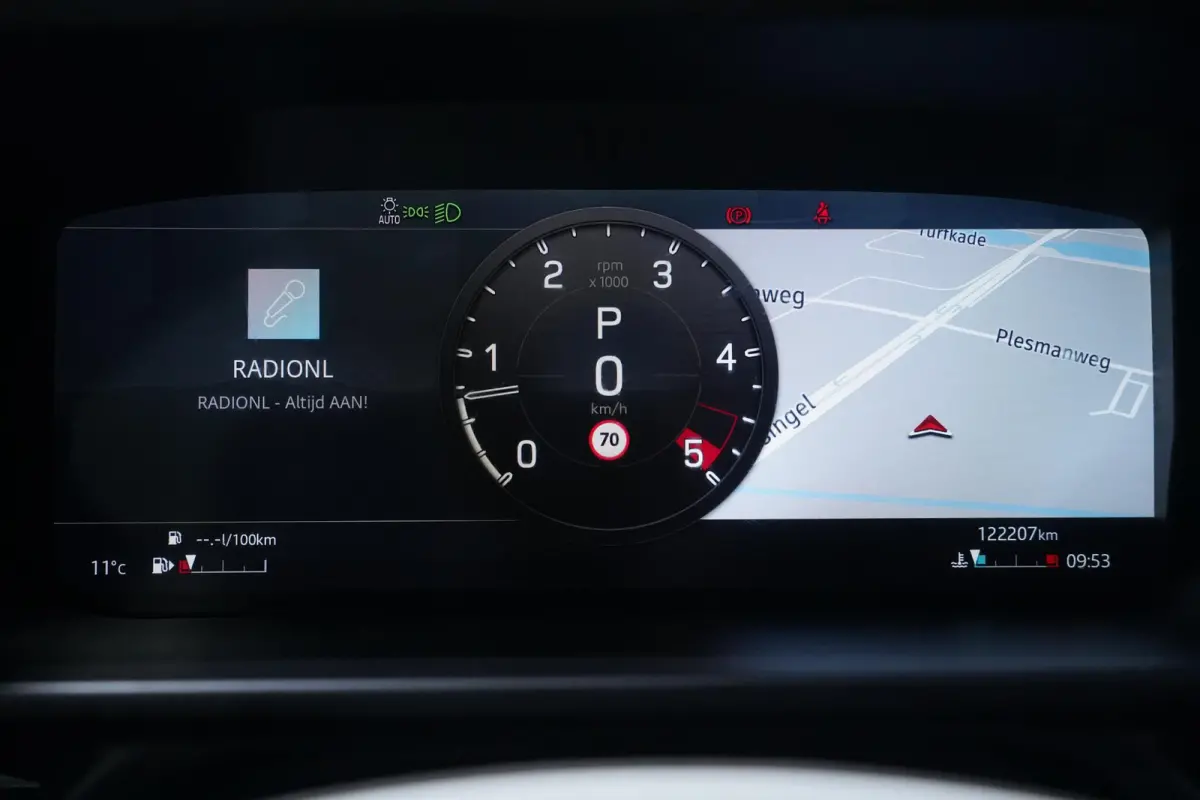 3.0 D250 Grijs Kenteken 3-Zits Lang, Front Runner Dakdrager, 360 Camera, Navi, Trekhaak 3.500 kg