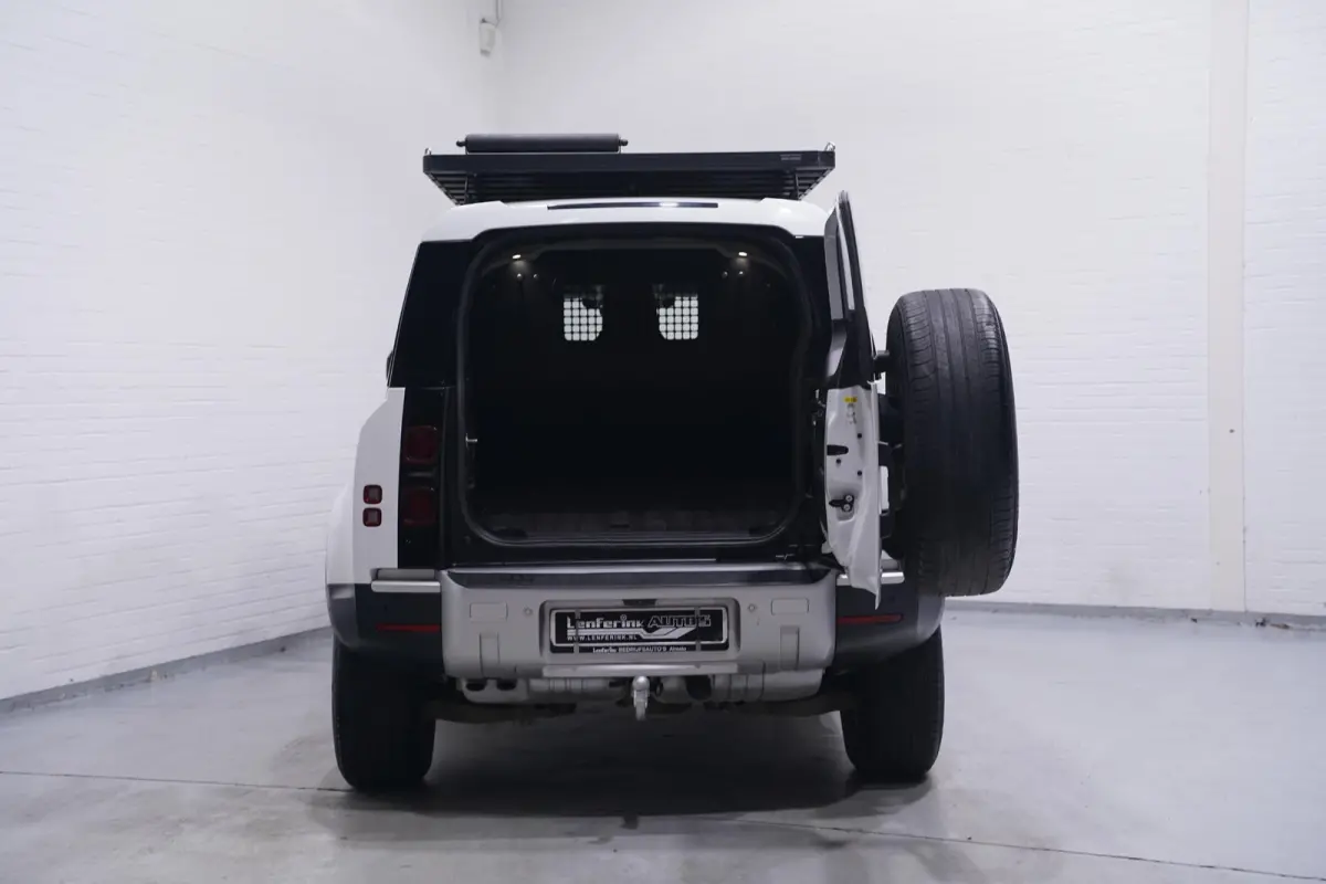 3.0 D250 Grijs Kenteken 3-Zits Lang, Front Runner Dakdrager, 360 Camera, Navi, Trekhaak 3.500 kg