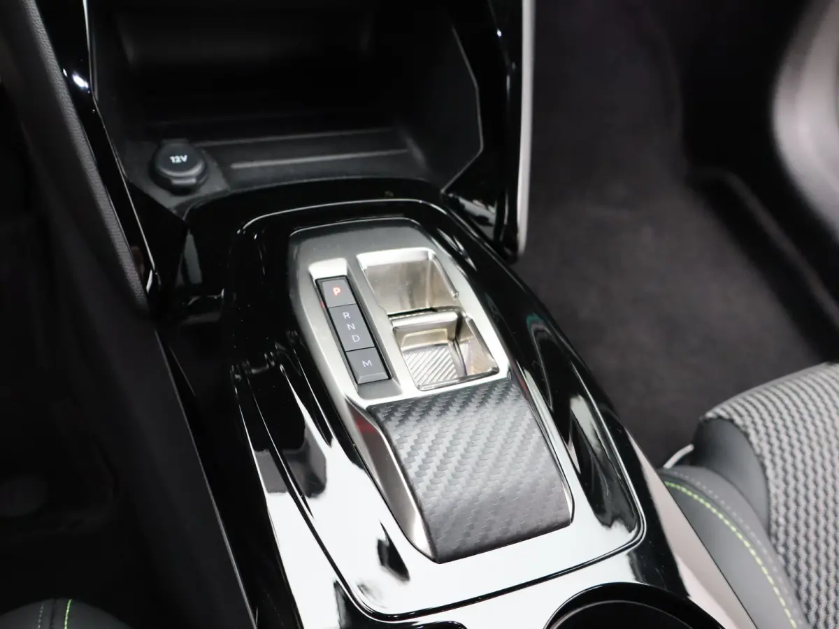 Hybrid 100 e-DCS6 GT | Achterbank in delen neerklapbaar | Achterruitverwarming | Achteruitrijcamera