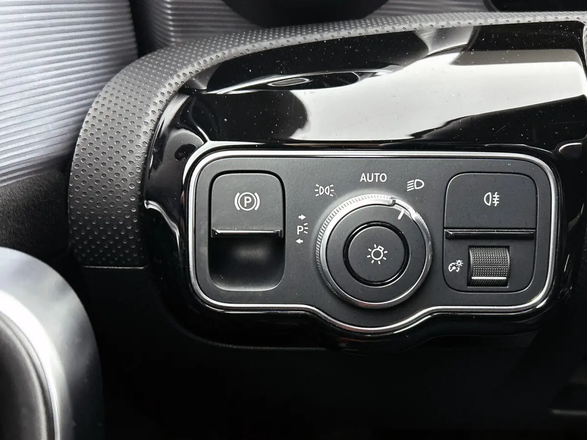 250 e AMG Line | AUTOMAAT | NAVIGATIE | STOELVERWARMING | CLIMATE CONTROL | CRUISE CONTROL | PARKEERSENSOREN |