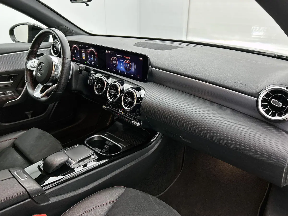 250 e AMG Line | AUTOMAAT | NAVIGATIE | STOELVERWARMING | CLIMATE CONTROL | CRUISE CONTROL | PARKEERSENSOREN |