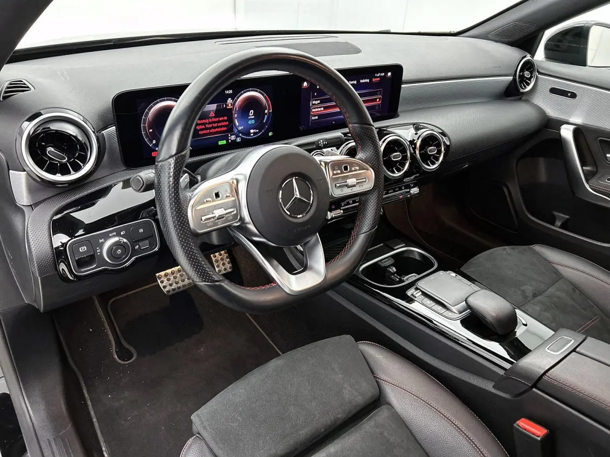 250 e AMG Line | AUTOMAAT | NAVIGATIE | STOELVERWARMING | CLIMATE CONTROL | CRUISE CONTROL | PARKEERSENSOREN |