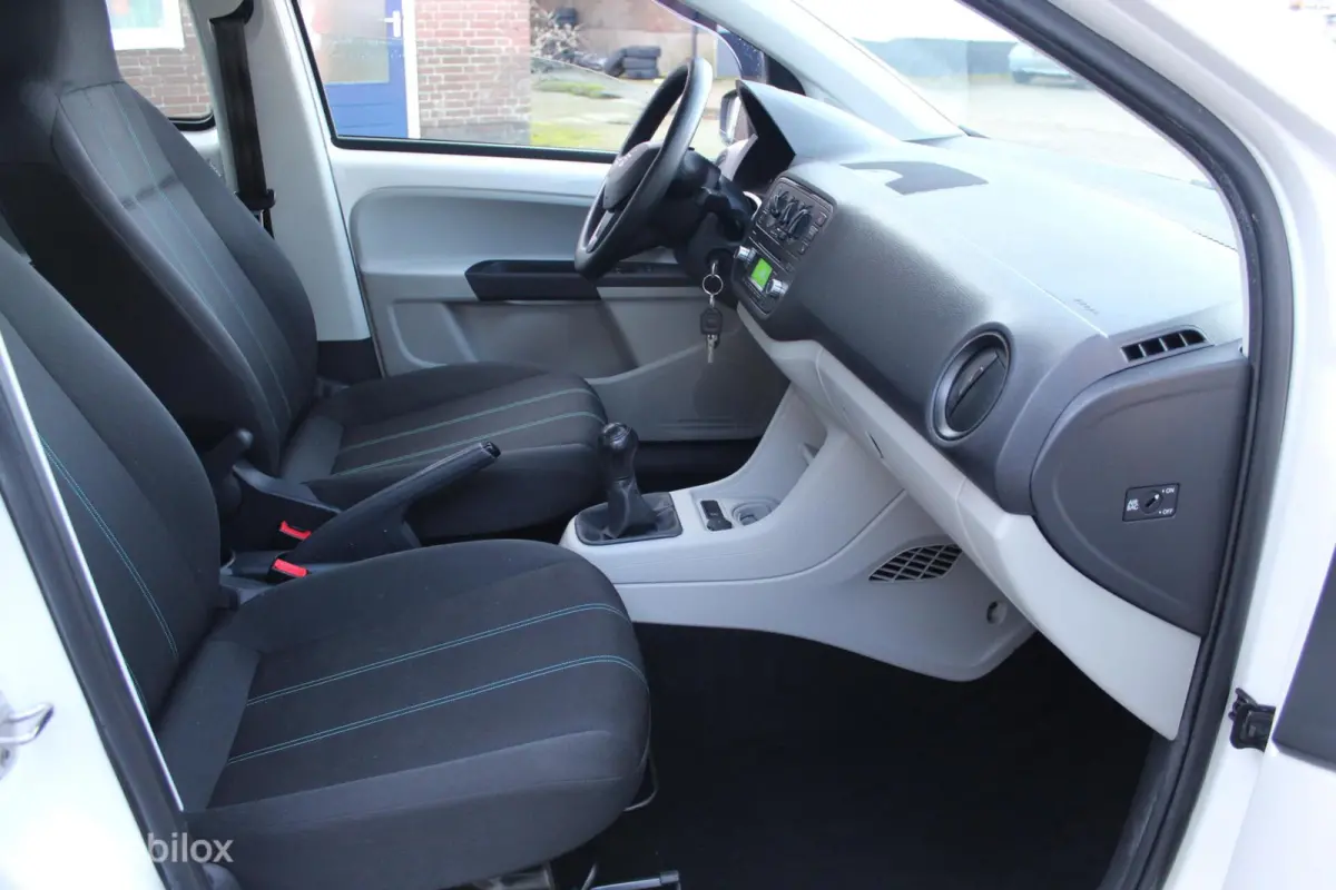 1.0-12V 5-DEURS Style Airconditioning Centrale Deurvergrendeling op Afstandsbed. Stuurbekrachtiging Elektrische Ramen In Hoogte Verstelbare Voorstoel STOELVERWARMING Radio/Cd/Aux 12Volt Aans
