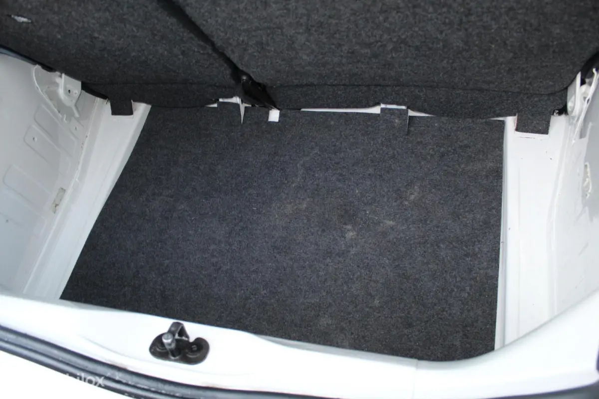 1.0-12V 5-DEURS Style Airconditioning Centrale Deurvergrendeling op Afstandsbed. Stuurbekrachtiging Elektrische Ramen In Hoogte Verstelbare Voorstoel STOELVERWARMING Radio/Cd/Aux 12Volt Aans