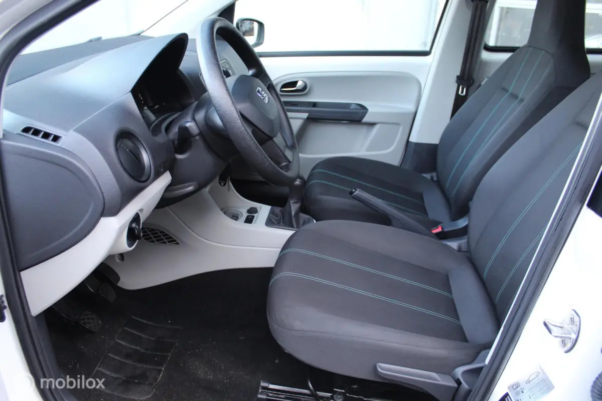 1.0-12V 5-DEURS Style Airconditioning Centrale Deurvergrendeling op Afstandsbed. Stuurbekrachtiging Elektrische Ramen In Hoogte Verstelbare Voorstoel STOELVERWARMING Radio/Cd/Aux 12Volt Aans