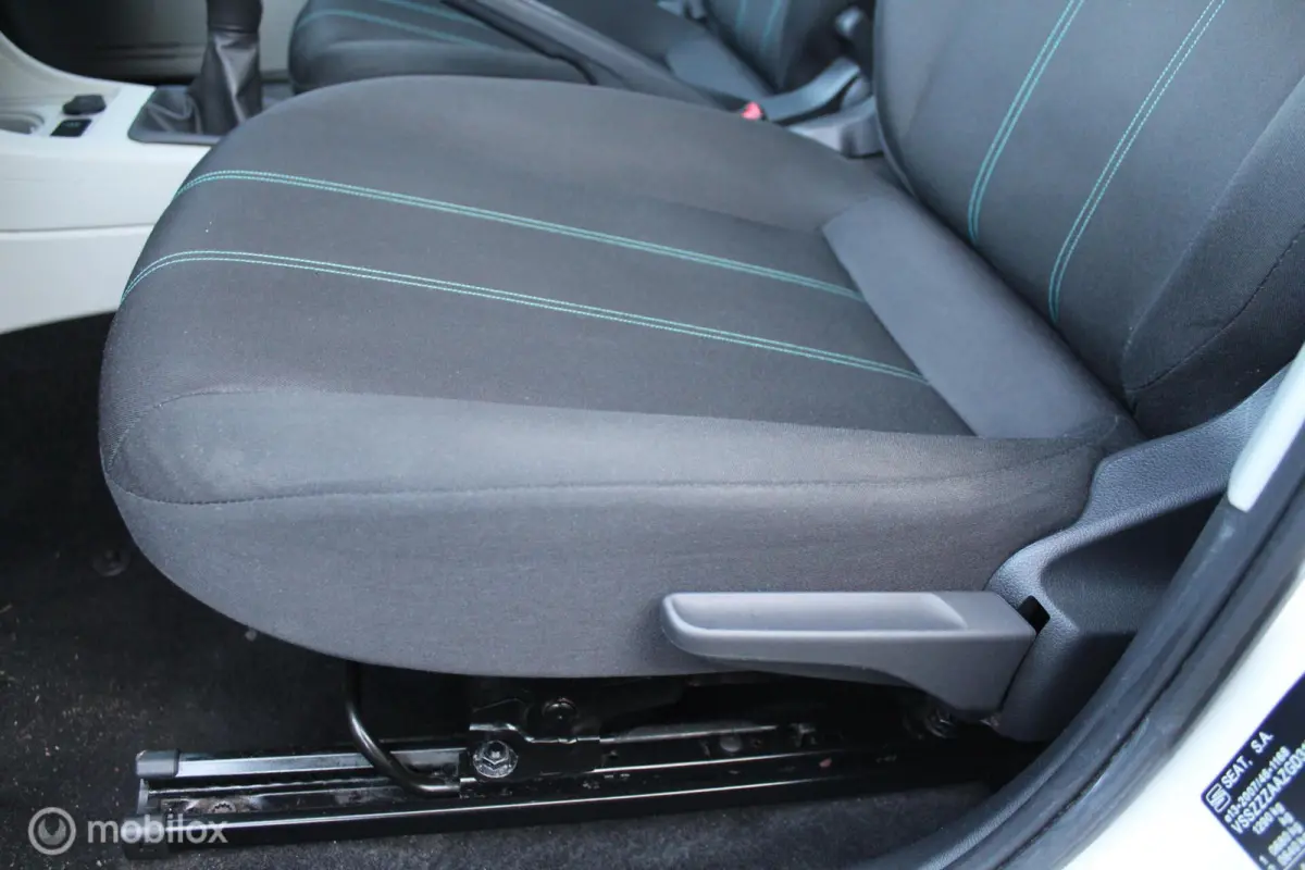 1.0-12V 5-DEURS Style Airconditioning Centrale Deurvergrendeling op Afstandsbed. Stuurbekrachtiging Elektrische Ramen In Hoogte Verstelbare Voorstoel STOELVERWARMING Radio/Cd/Aux 12Volt Aans