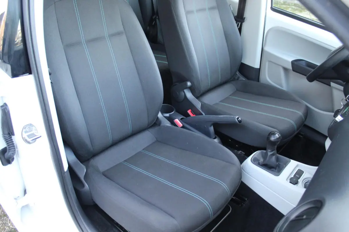 1.0-12V 5-DEURS Style Airconditioning Centrale Deurvergrendeling op Afstandsbed. Stuurbekrachtiging Elektrische Ramen In Hoogte Verstelbare Voorstoel STOELVERWARMING Radio/Cd/Aux 12Volt Aans