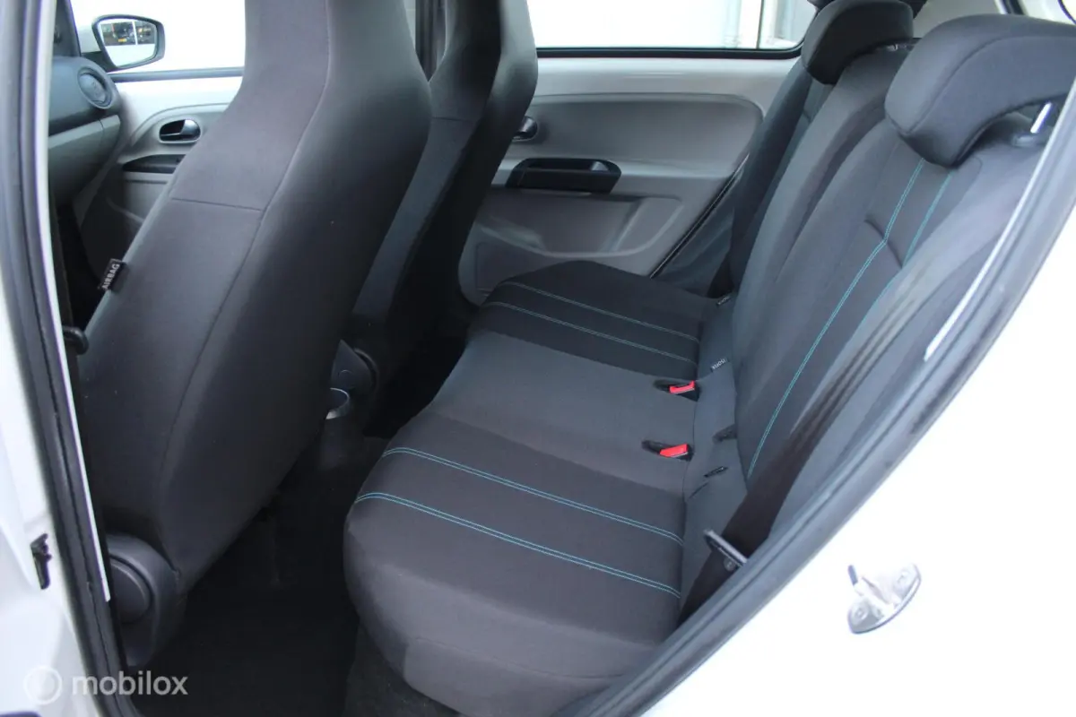 1.0-12V 5-DEURS Style Airconditioning Centrale Deurvergrendeling op Afstandsbed. Stuurbekrachtiging Elektrische Ramen In Hoogte Verstelbare Voorstoel STOELVERWARMING Radio/Cd/Aux 12Volt Aans