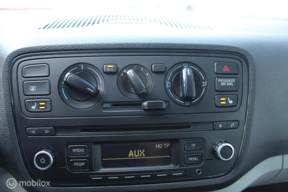 1.0-12V 5-DEURS Style Airconditioning Centrale Deurvergrendeling op Afstandsbed. Stuurbekrachtiging Elektrische Ramen In Hoogte Verstelbare Voorstoel STOELVERWARMING Radio/Cd/Aux 12Volt Aans