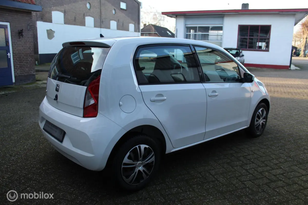 1.0-12V 5-DEURS Style Airconditioning Centrale Deurvergrendeling op Afstandsbed. Stuurbekrachtiging Elektrische Ramen In Hoogte Verstelbare Voorstoel STOELVERWARMING Radio/Cd/Aux 12Volt Aans