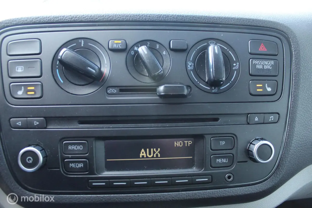 1.0-12V 5-DEURS Style Airconditioning Centrale Deurvergrendeling op Afstandsbed. Stuurbekrachtiging Elektrische Ramen In Hoogte Verstelbare Voorstoel STOELVERWARMING Radio/Cd/Aux 12Volt Aans