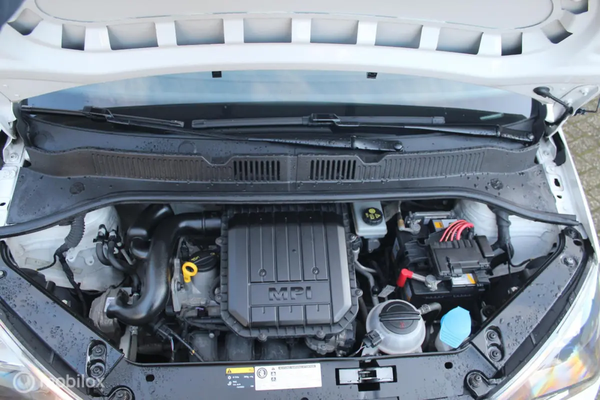 1.0-12V 5-DEURS Style Airconditioning Centrale Deurvergrendeling op Afstandsbed. Stuurbekrachtiging Elektrische Ramen In Hoogte Verstelbare Voorstoel STOELVERWARMING Radio/Cd/Aux 12Volt Aans
