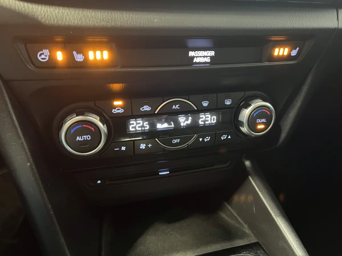 2.0 SkyActiv-G 120 SkyLease+ | LM Velgen 16" | Voorstoelen Verwarmd | Stuur Verwarmd | Cruise Control | Airco |