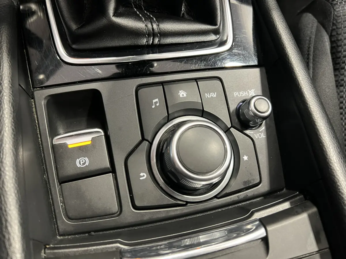 2.0 SkyActiv-G 120 SkyLease+ | LM Velgen 16" | Voorstoelen Verwarmd | Stuur Verwarmd | Cruise Control | Airco |