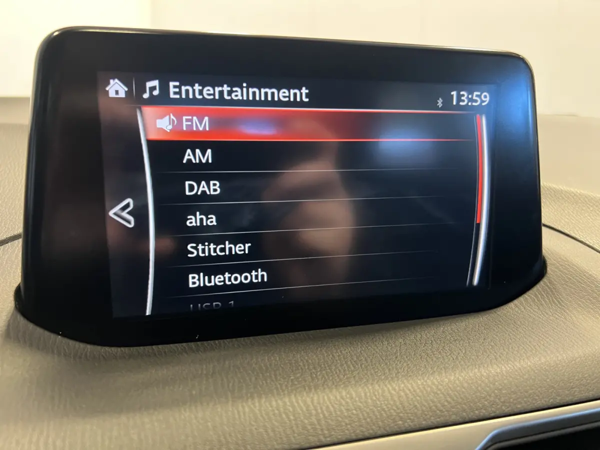 2.0 SkyActiv-G 120 SkyLease+ | LM Velgen 16" | Voorstoelen Verwarmd | Stuur Verwarmd | Cruise Control | Airco |