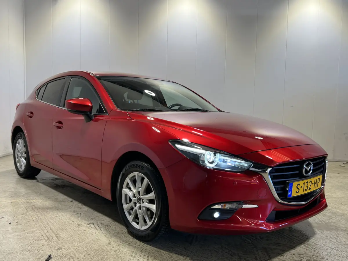 2.0 SkyActiv-G 120 SkyLease+ | LM Velgen 16" | Voorstoelen Verwarmd | Stuur Verwarmd | Cruise Control | Airco |