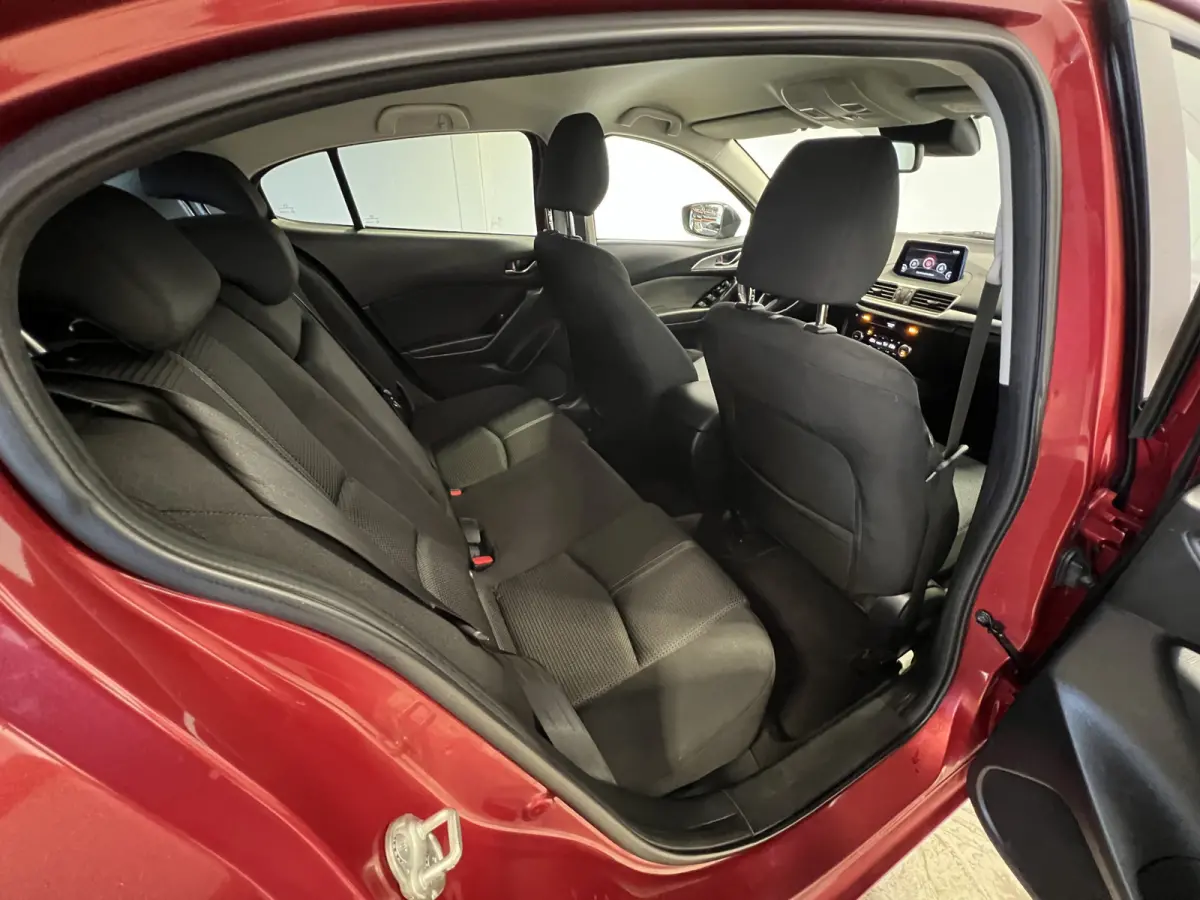 2.0 SkyActiv-G 120 SkyLease+ | LM Velgen 16" | Voorstoelen Verwarmd | Stuur Verwarmd | Cruise Control | Airco |