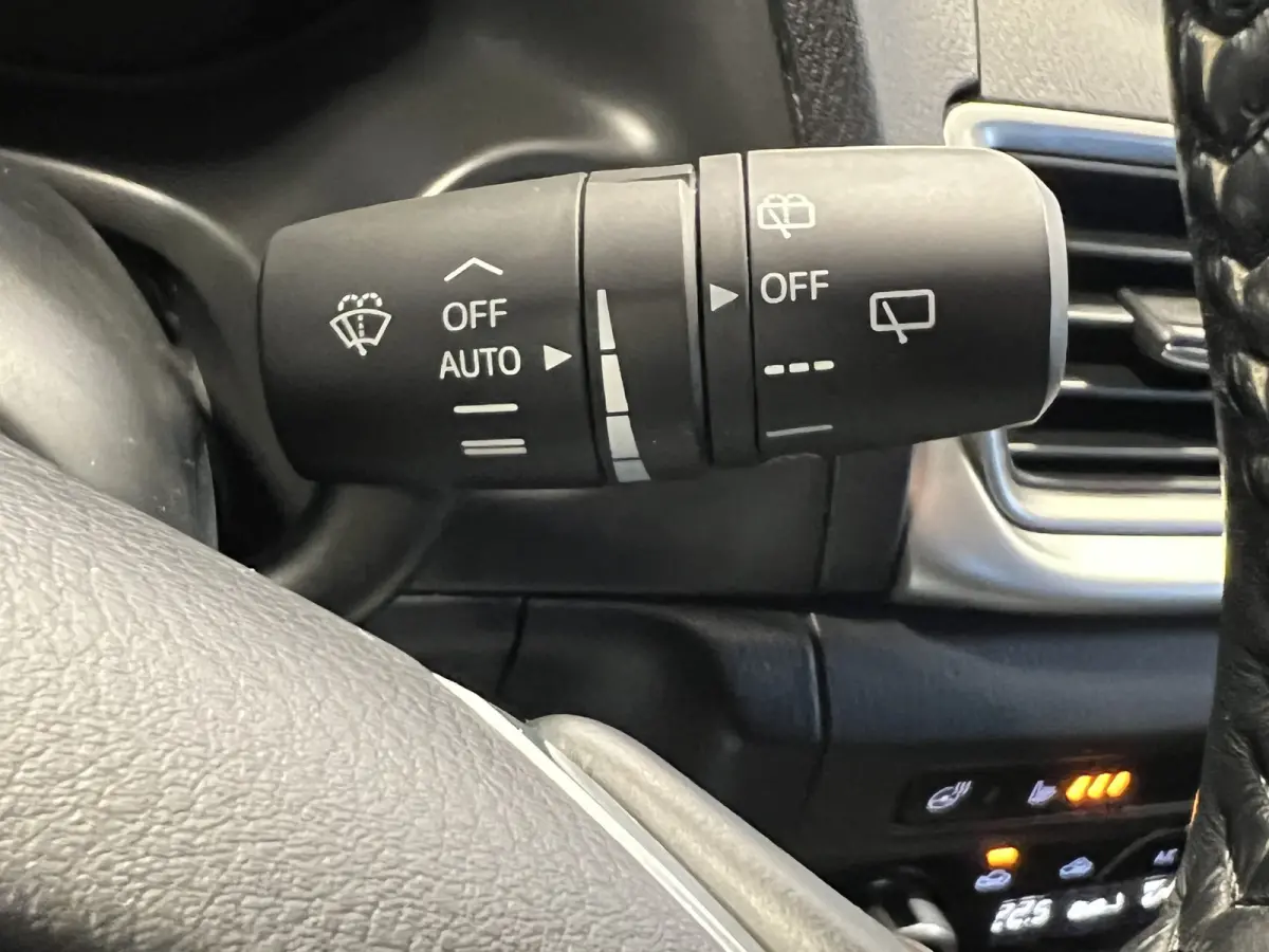 2.0 SkyActiv-G 120 SkyLease+ | LM Velgen 16" | Voorstoelen Verwarmd | Stuur Verwarmd | Cruise Control | Airco |