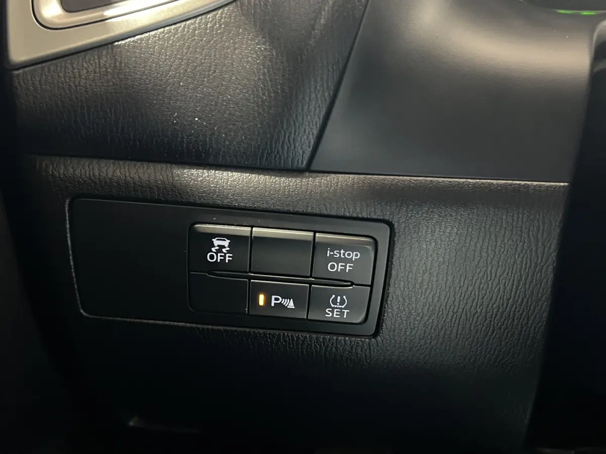 2.0 SkyActiv-G 120 SkyLease+ | LM Velgen 16" | Voorstoelen Verwarmd | Stuur Verwarmd | Cruise Control | Airco |