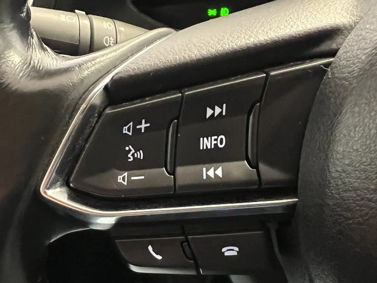 2.0 SkyActiv-G 120 SkyLease+ | LM Velgen 16" | Voorstoelen Verwarmd | Stuur Verwarmd | Cruise Control | Airco |