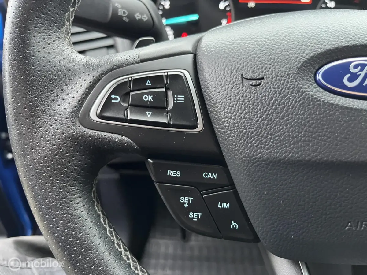 1.0 EcoBoost ST-LINE NAVI*CAMERA*CRUISE*PDC*