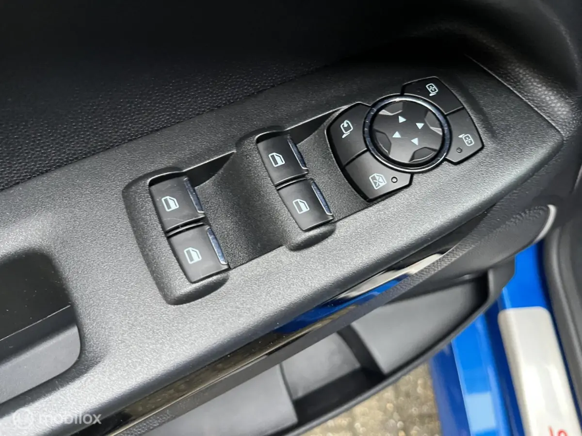 1.0 EcoBoost ST-LINE NAVI*CAMERA*CRUISE*PDC*