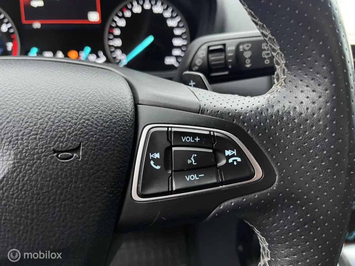 1.0 EcoBoost ST-LINE NAVI*CAMERA*CRUISE*PDC*