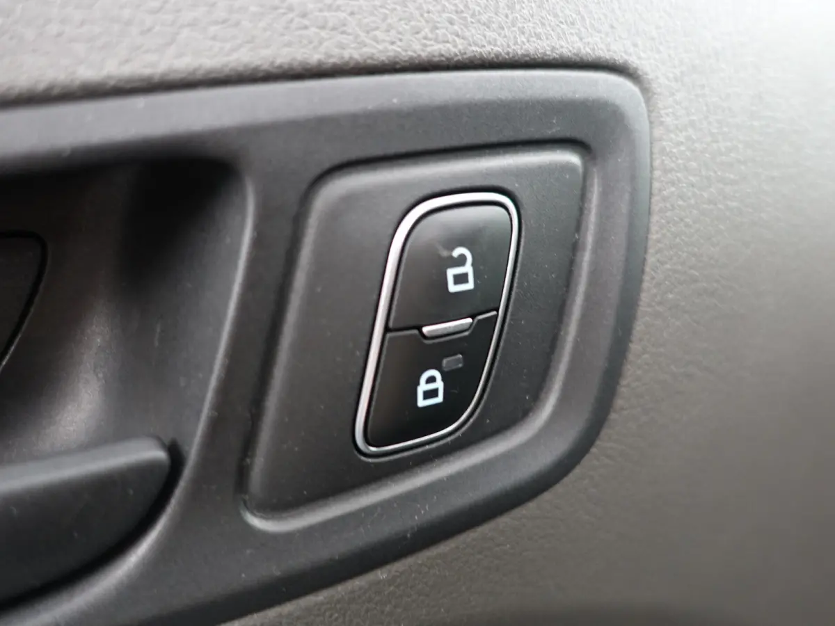 1.5 EcoBlue L2 ST Line Aut- 2x Schuifdeur, 3 Pers, Camera, Carplay, Stoelverwarming, Sidebars