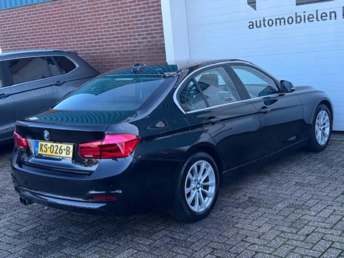 330e Centennial Executive - Dealer onderhouden