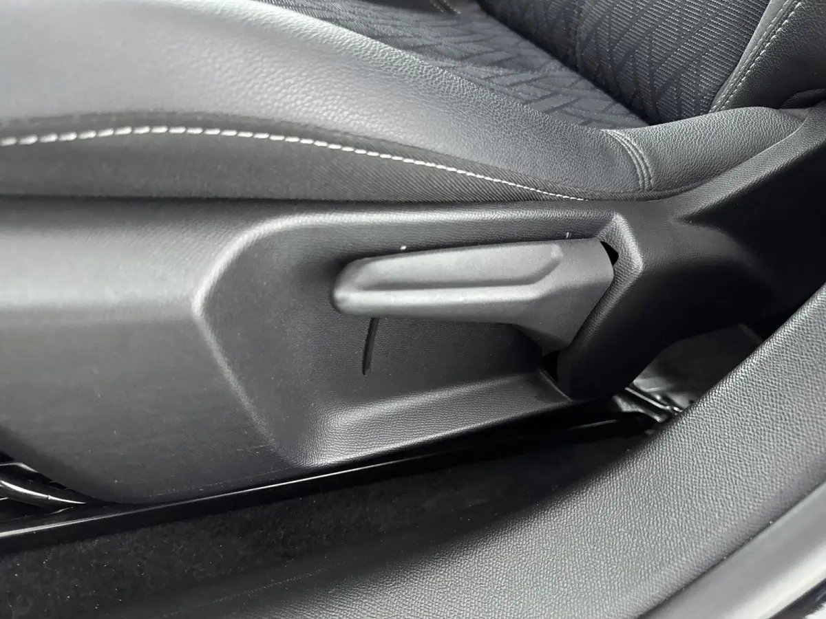 100pk Elegance | 1ste eigenaar | Camera | Dodehoekdetectie | Armsteun | LEER/Stof | AppleCarPlay/Android