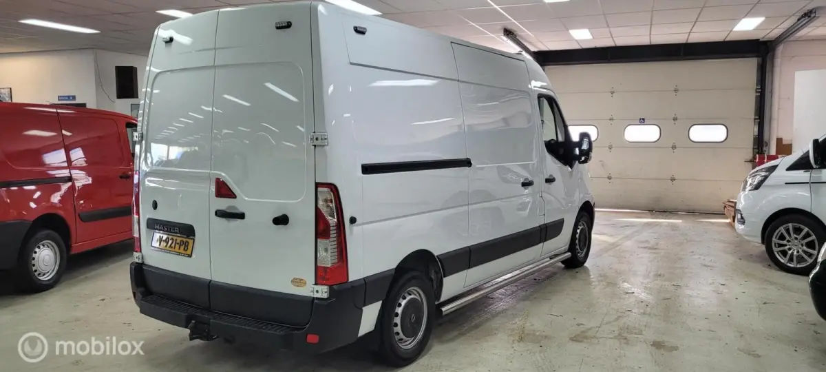 bestel T33 2.3 dCi L2H2 met 111.000 km