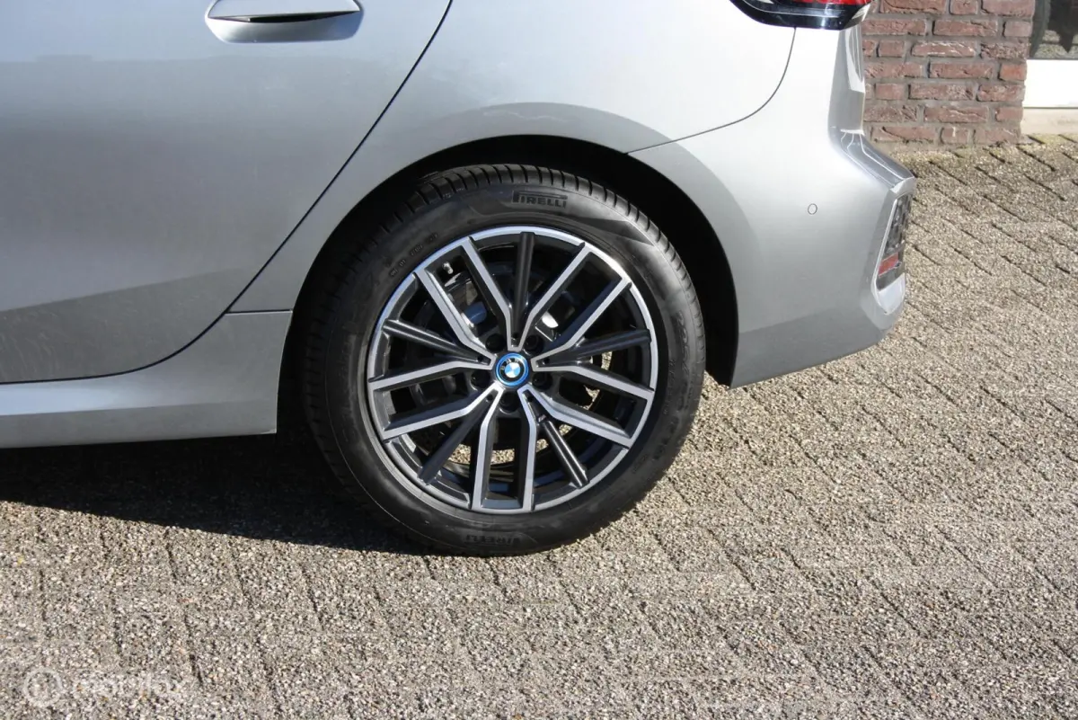 M onderstel, DAB, Wide screen 225e xDrive M sport, M onderstel, DAB, Wide screen