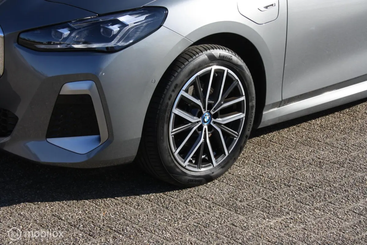 M onderstel, DAB, Wide screen 225e xDrive M sport, M onderstel, DAB, Wide screen
