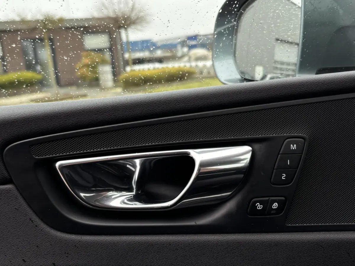 2.0 T8 Twin Engine AWD Inscription pano acc leder