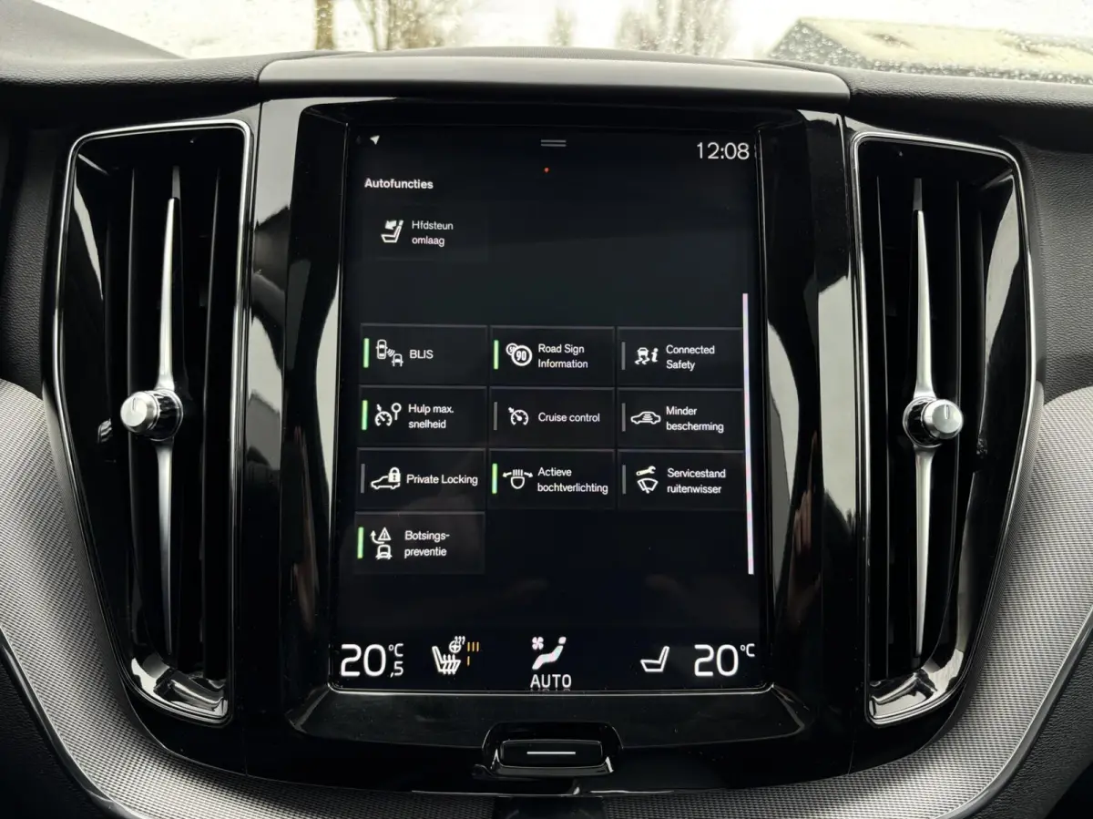 2.0 T8 Twin Engine AWD Inscription pano acc leder