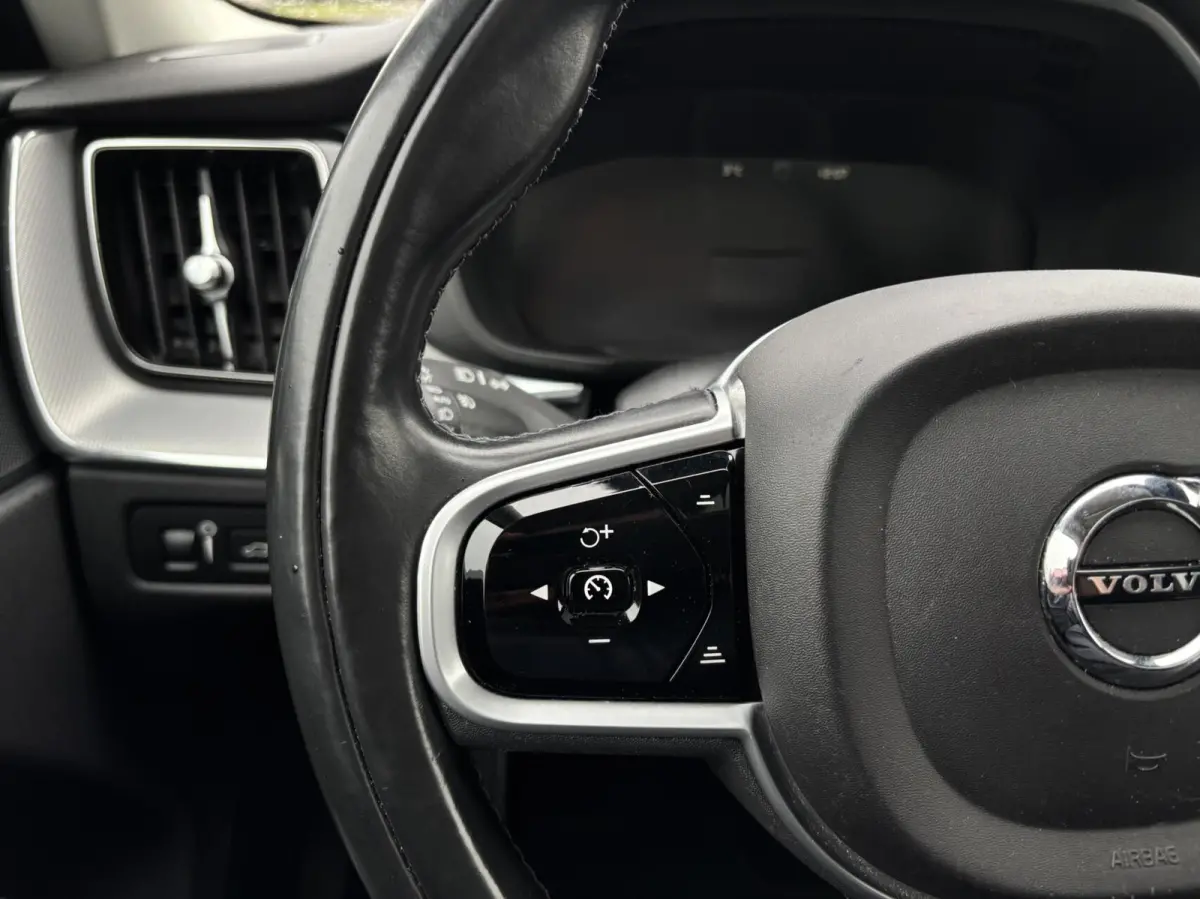2.0 T8 Twin Engine AWD Inscription pano acc leder