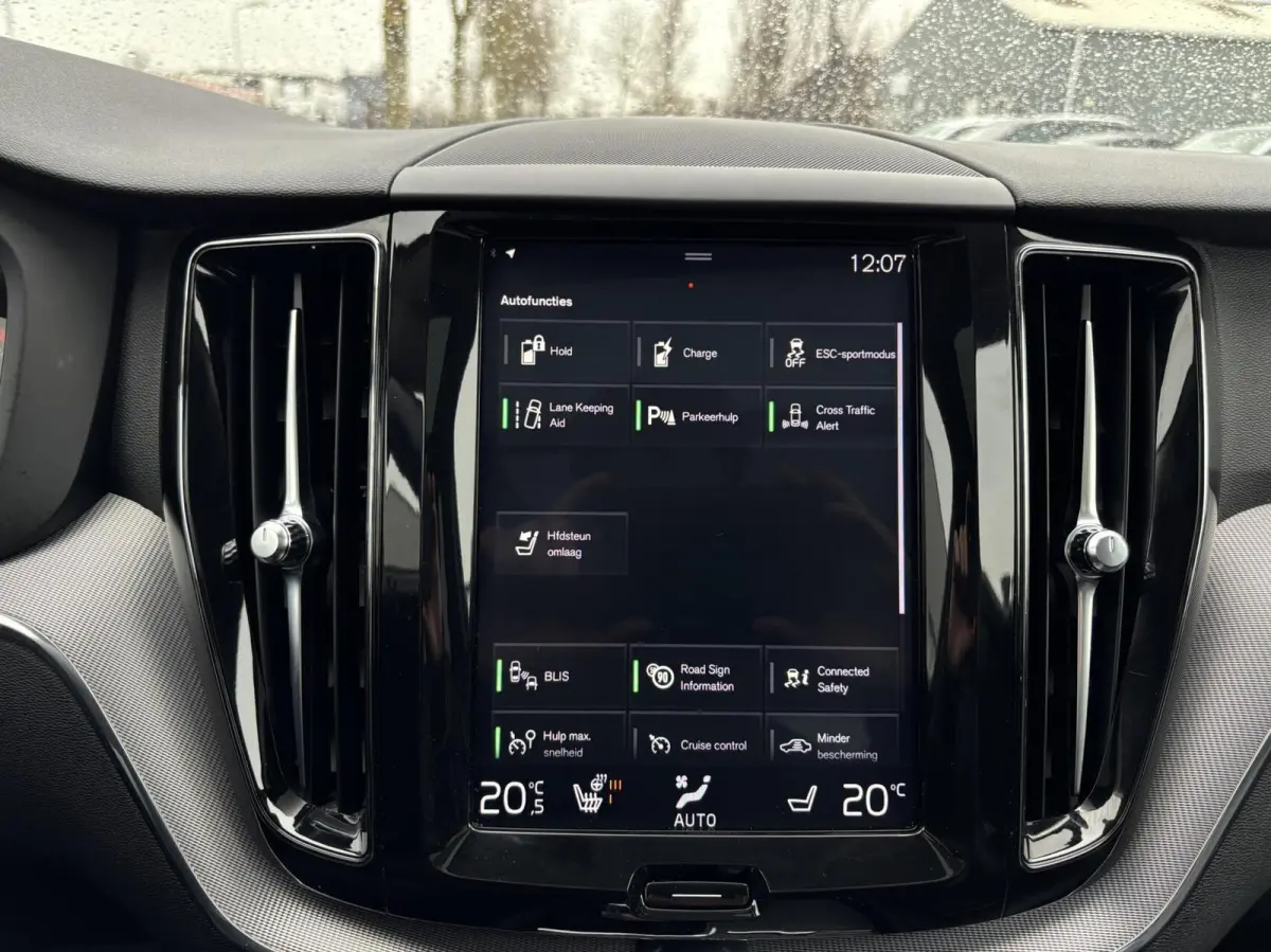 2.0 T8 Twin Engine AWD Inscription pano acc leder