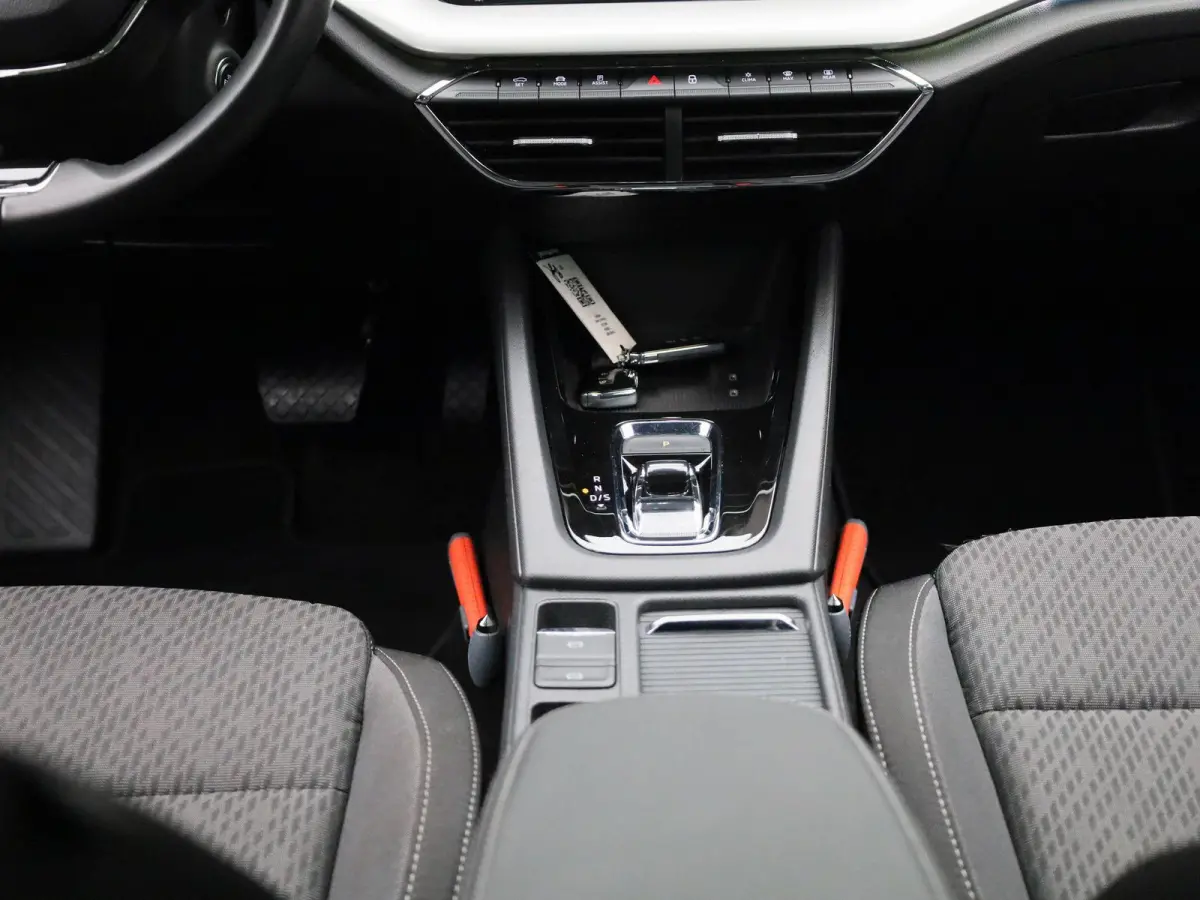 1.0 e-TSI Business Edition Plus | Automaat | Apple Carplay/Android Auto | Parkeersensoren | Cruise Control | Stoelverwarming | Sfeerverlichting |