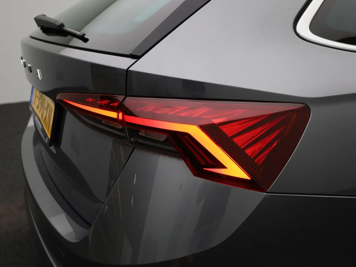 1.0 e-TSI Business Edition Plus | Automaat | Apple Carplay/Android Auto | Parkeersensoren | Cruise Control | Stoelverwarming | Sfeerverlichting |