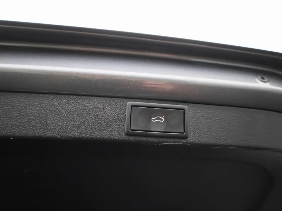 1.0 e-TSI Business Edition Plus | Automaat | Apple Carplay/Android Auto | Parkeersensoren | Cruise Control | Stoelverwarming | Sfeerverlichting |