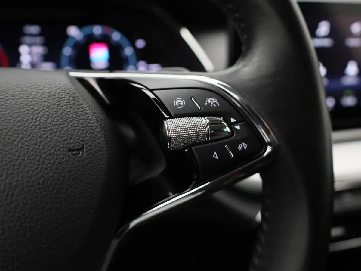 1.0 e-TSI Business Edition Plus | Automaat | Apple Carplay/Android Auto | Parkeersensoren | Cruise Control | Stoelverwarming | Sfeerverlichting |