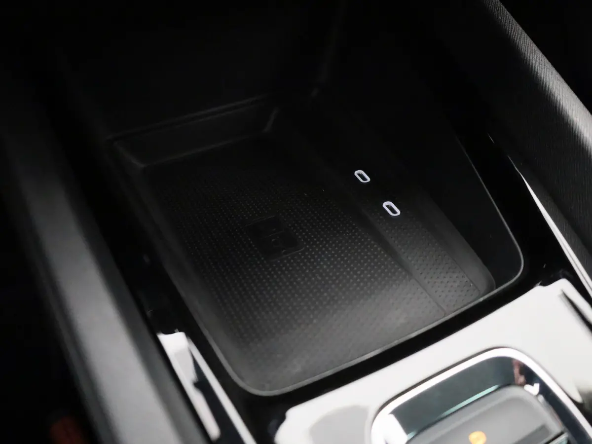 1.0 e-TSI Business Edition Plus | Automaat | Apple Carplay/Android Auto | Parkeersensoren | Cruise Control | Stoelverwarming | Sfeerverlichting |