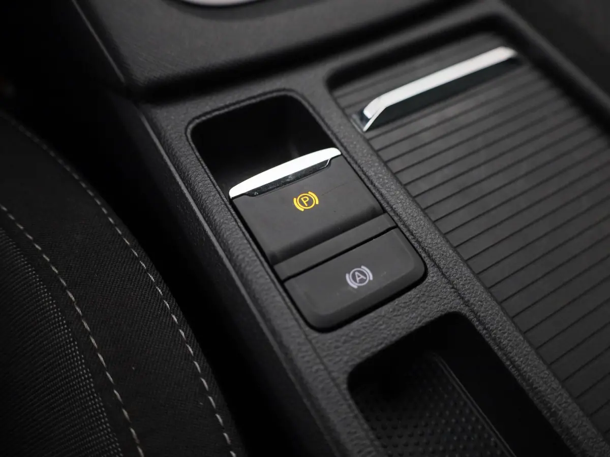1.0 e-TSI Business Edition Plus | Automaat | Apple Carplay/Android Auto | Parkeersensoren | Cruise Control | Stoelverwarming | Sfeerverlichting |