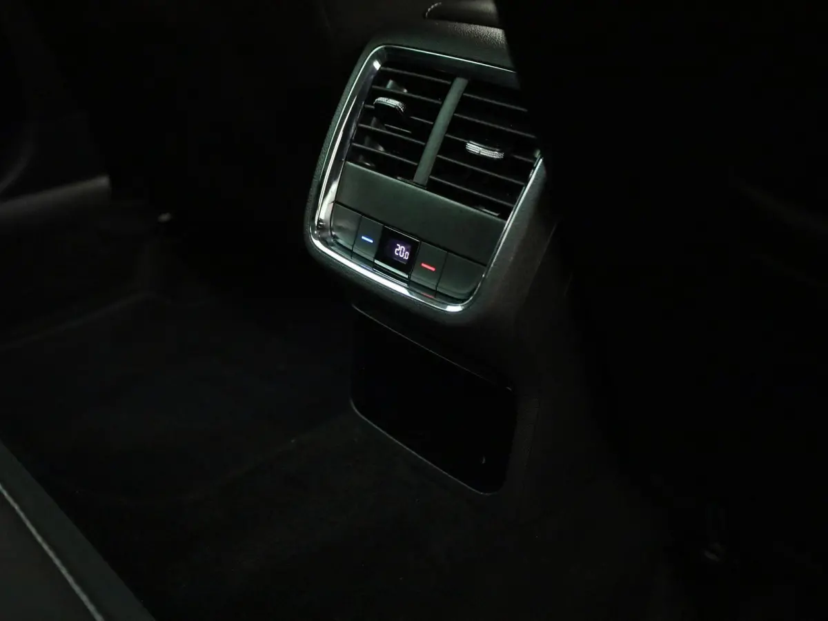 1.0 e-TSI Business Edition Plus | Automaat | Apple Carplay/Android Auto | Parkeersensoren | Cruise Control | Stoelverwarming | Sfeerverlichting |