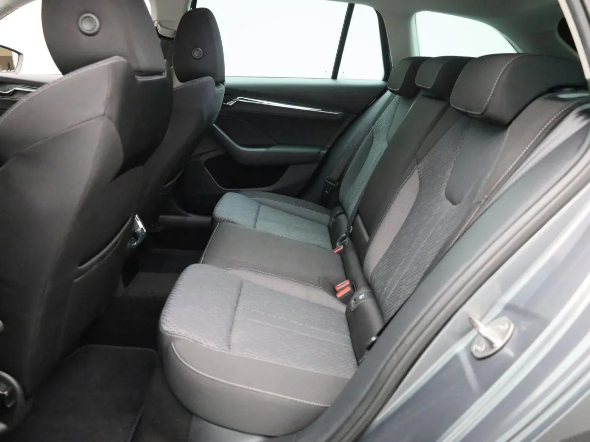 1.0 e-TSI Business Edition Plus | Automaat | Apple Carplay/Android Auto | Parkeersensoren | Cruise Control | Stoelverwarming | Sfeerverlichting |
