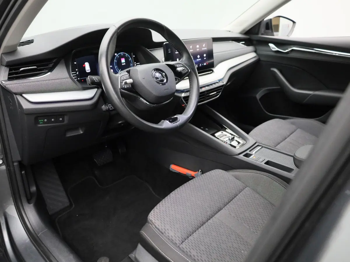 1.0 e-TSI Business Edition Plus | Automaat | Apple Carplay/Android Auto | Parkeersensoren | Cruise Control | Stoelverwarming | Sfeerverlichting |