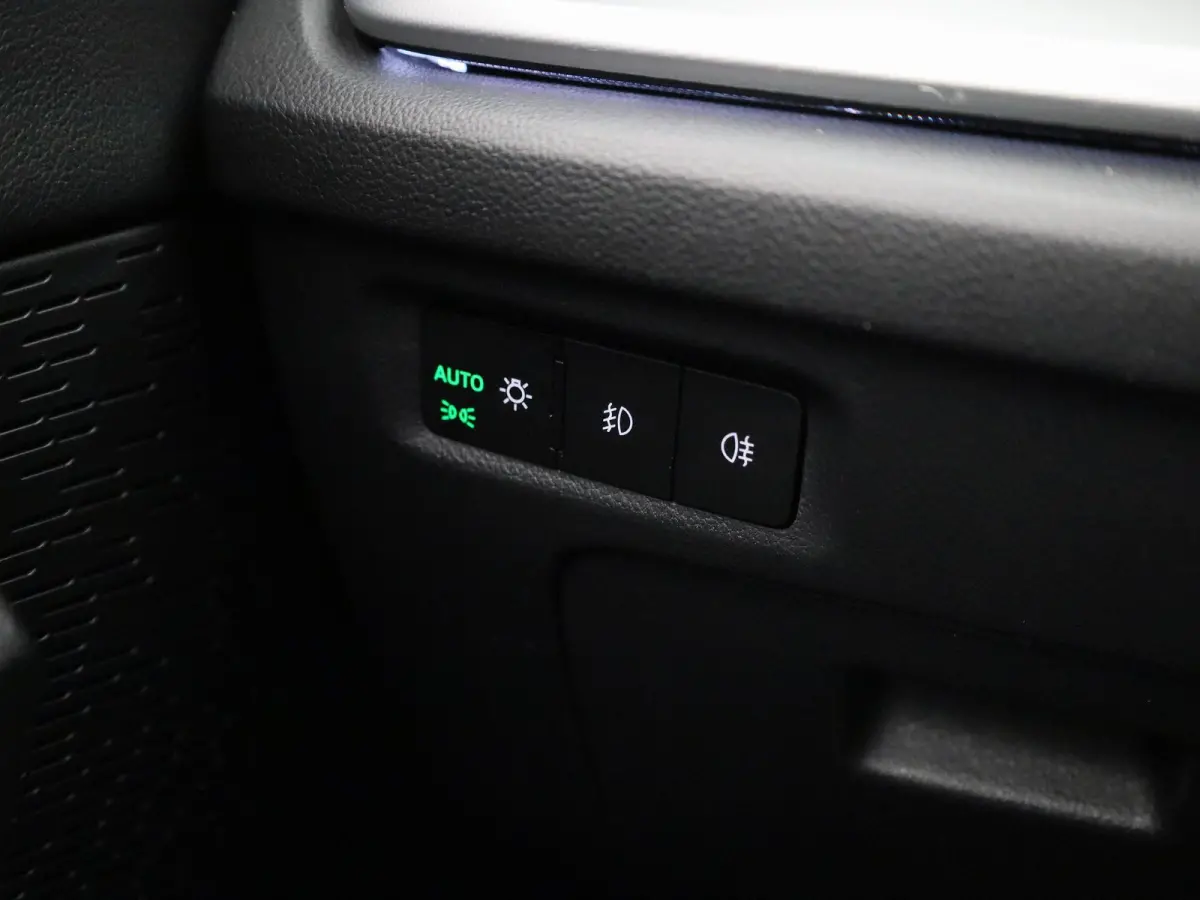 1.0 e-TSI Business Edition Plus | Automaat | Apple Carplay/Android Auto | Parkeersensoren | Cruise Control | Stoelverwarming | Sfeerverlichting |