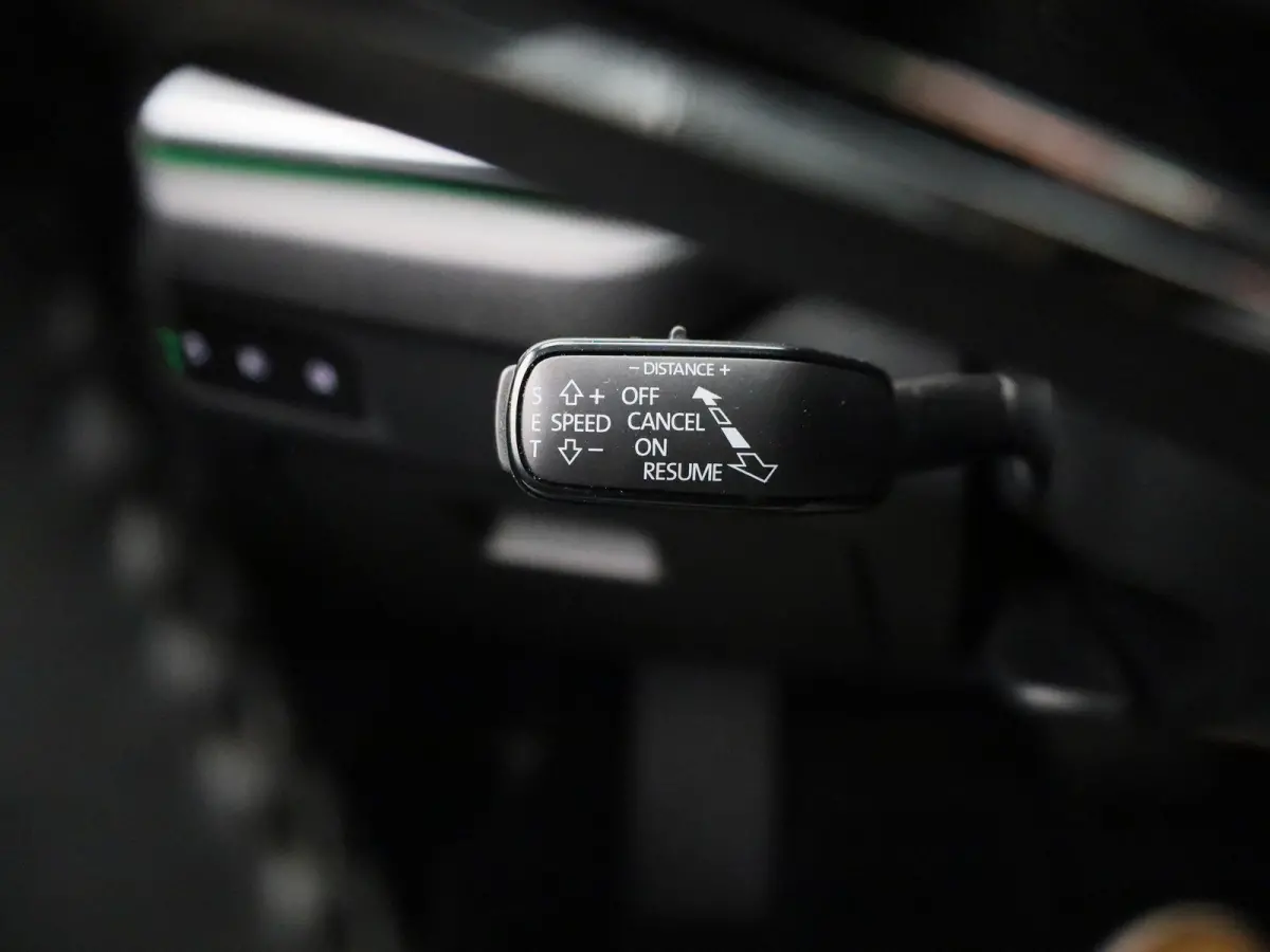 1.0 e-TSI Business Edition Plus | Automaat | Apple Carplay/Android Auto | Parkeersensoren | Cruise Control | Stoelverwarming | Sfeerverlichting |