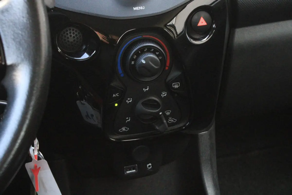 1.0 VTi Shine Airco Bluetooth 5-deurs ORG NL Carplay*
